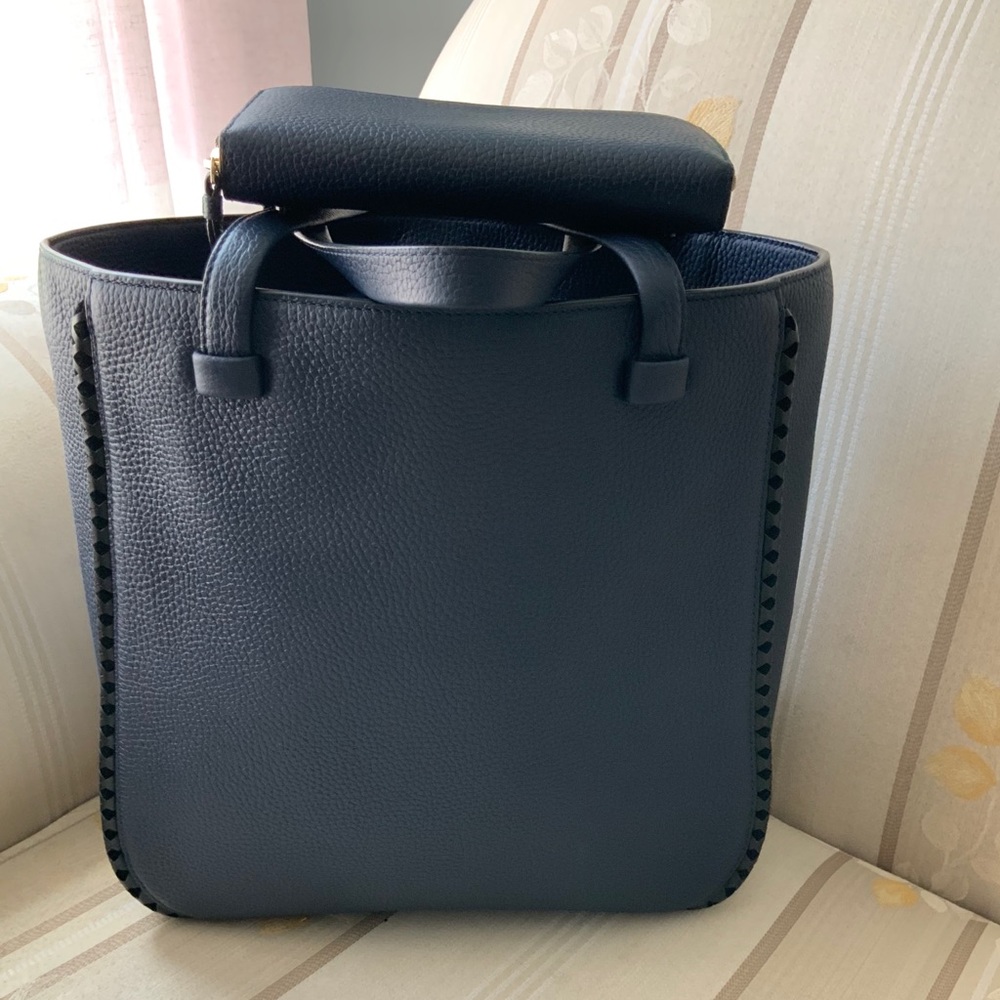 ♠️kate spade Lg Leather Tote w/ wallet♠️. EUC - Picture 3 of 10